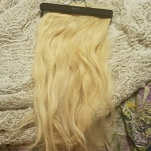 Bellami 18 in. blonde clip in hair extensions